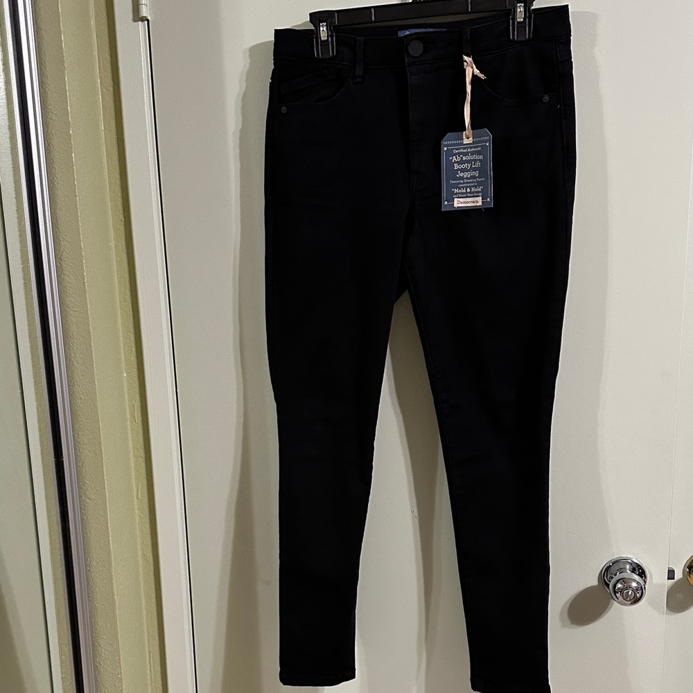 Democracy Women's Classic Black Skinny Jeans